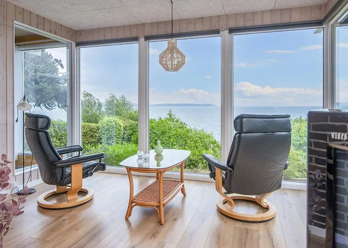 Seaside Charm With Views - By Traum